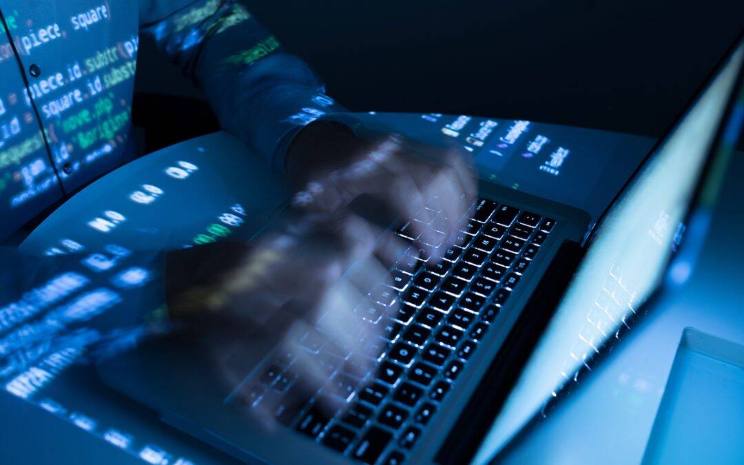 Otthoni vs céges IT-biztonság – mi védi meg a vállalatot valójában?